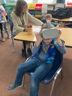 Exploring the Solar System with the VR Goggles!