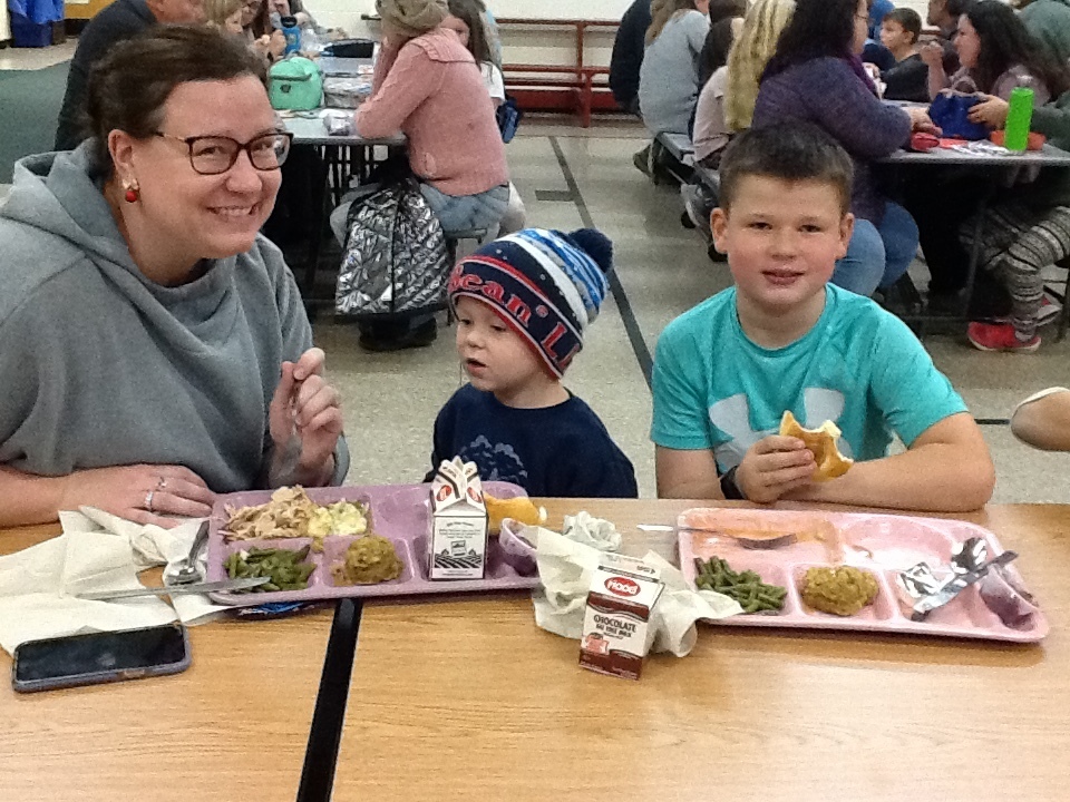 CES Grades 3 and 4 Family Lunch 4